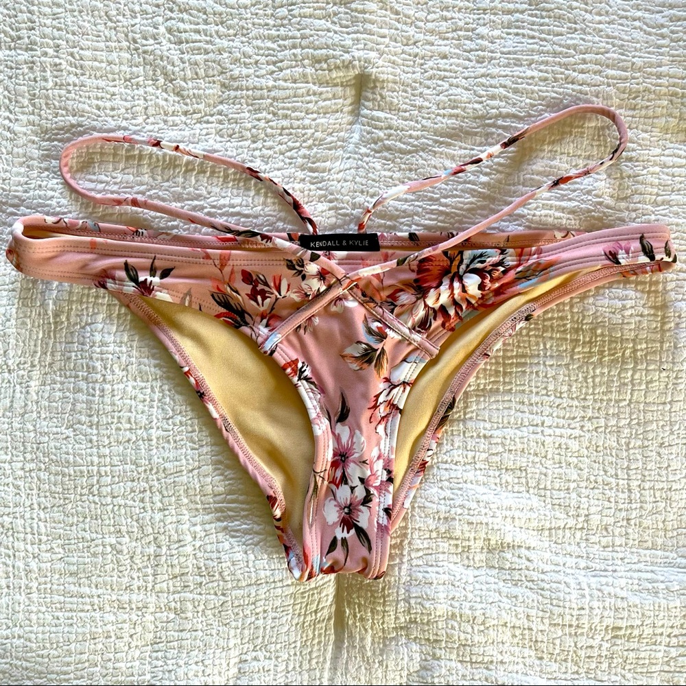 KENDALL & KYLIE floral high hip swim bottom M